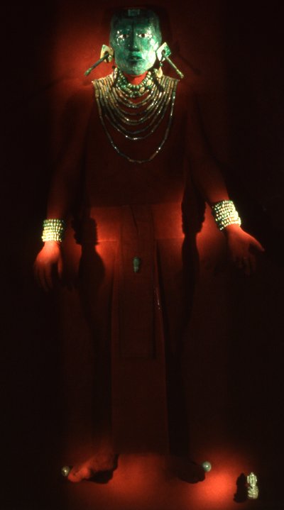 Joyas reales de Pacal, Rey de Palenque, Período Clásico Tardío (jade, concha y obsidiana) de Mayan